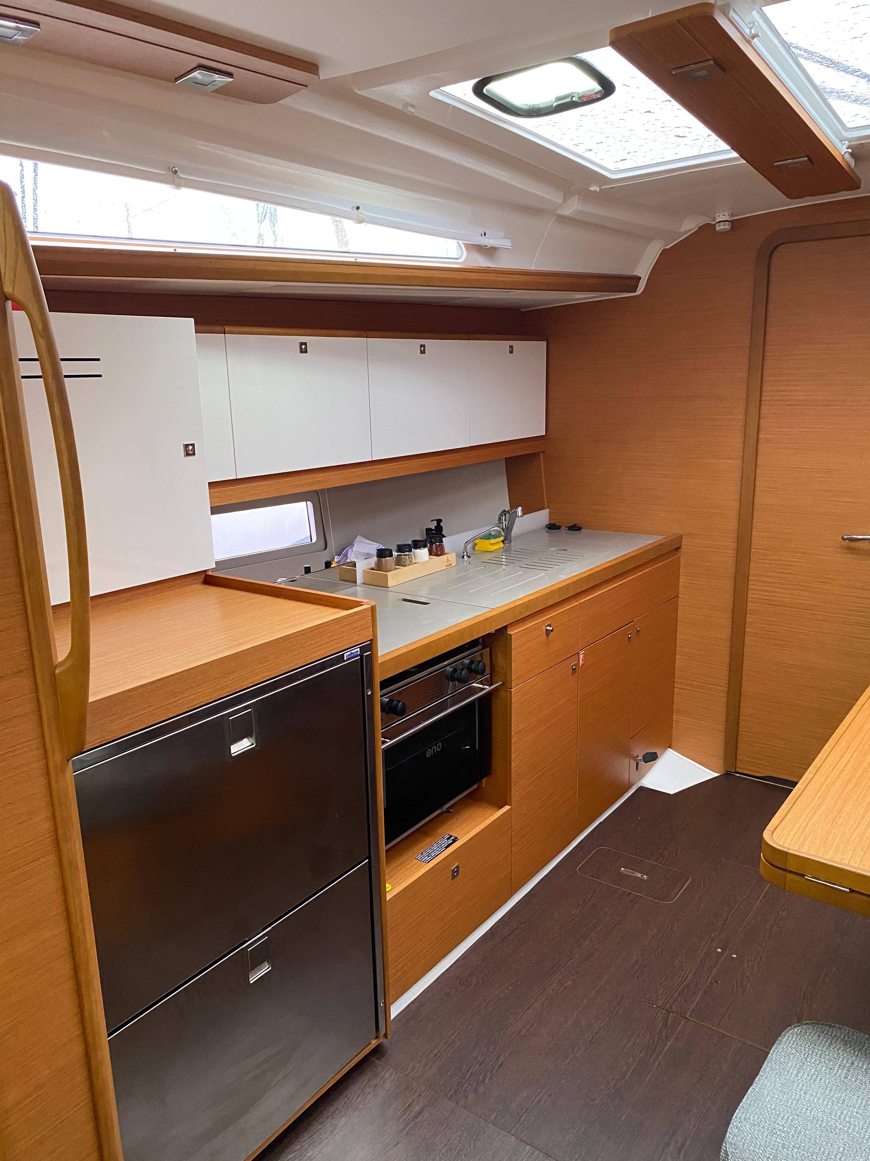 Sailing yacht Dufour 390 Joy 5