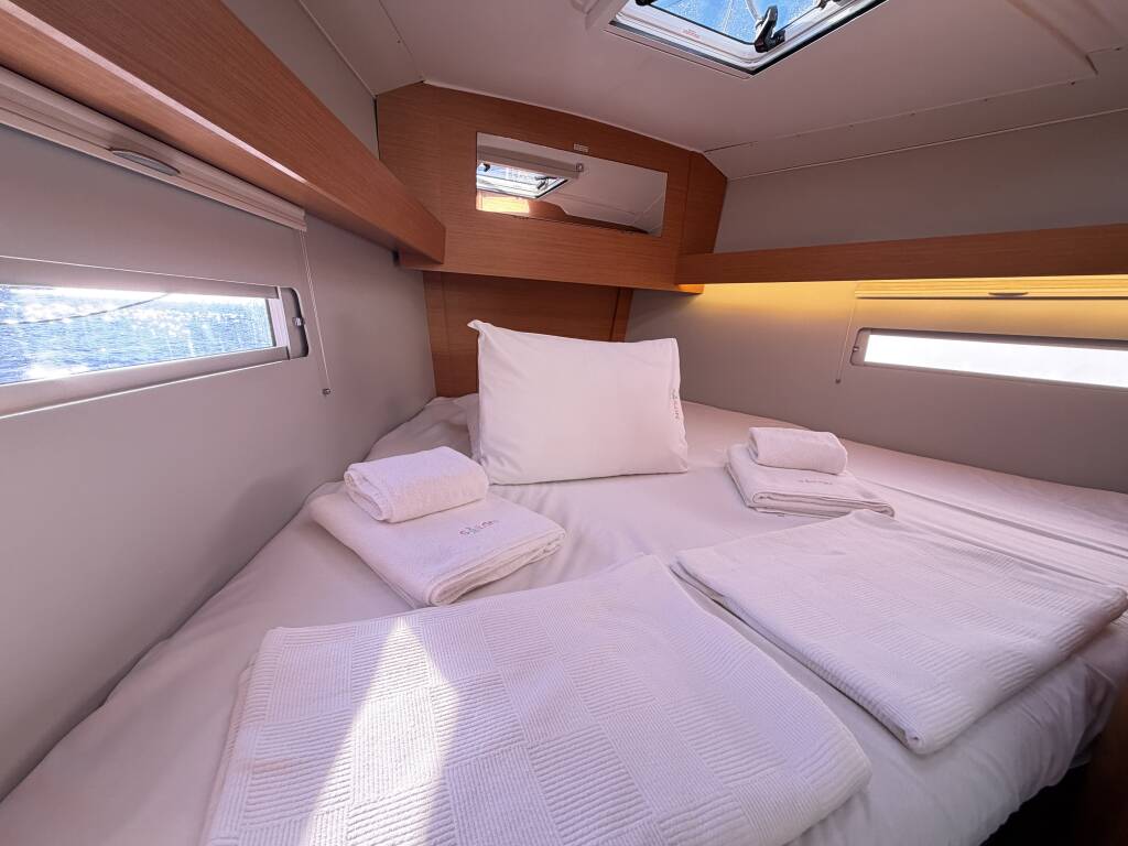 Sailing yacht Dufour 390 Joy 5