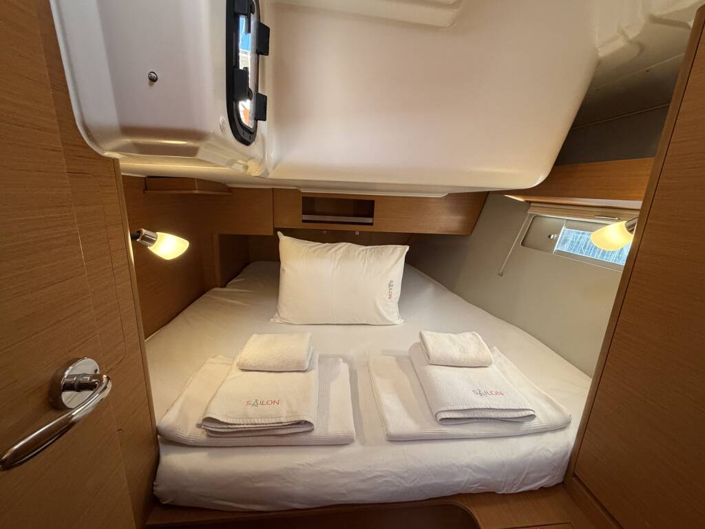 Sailing yacht Dufour 390 Joy 5