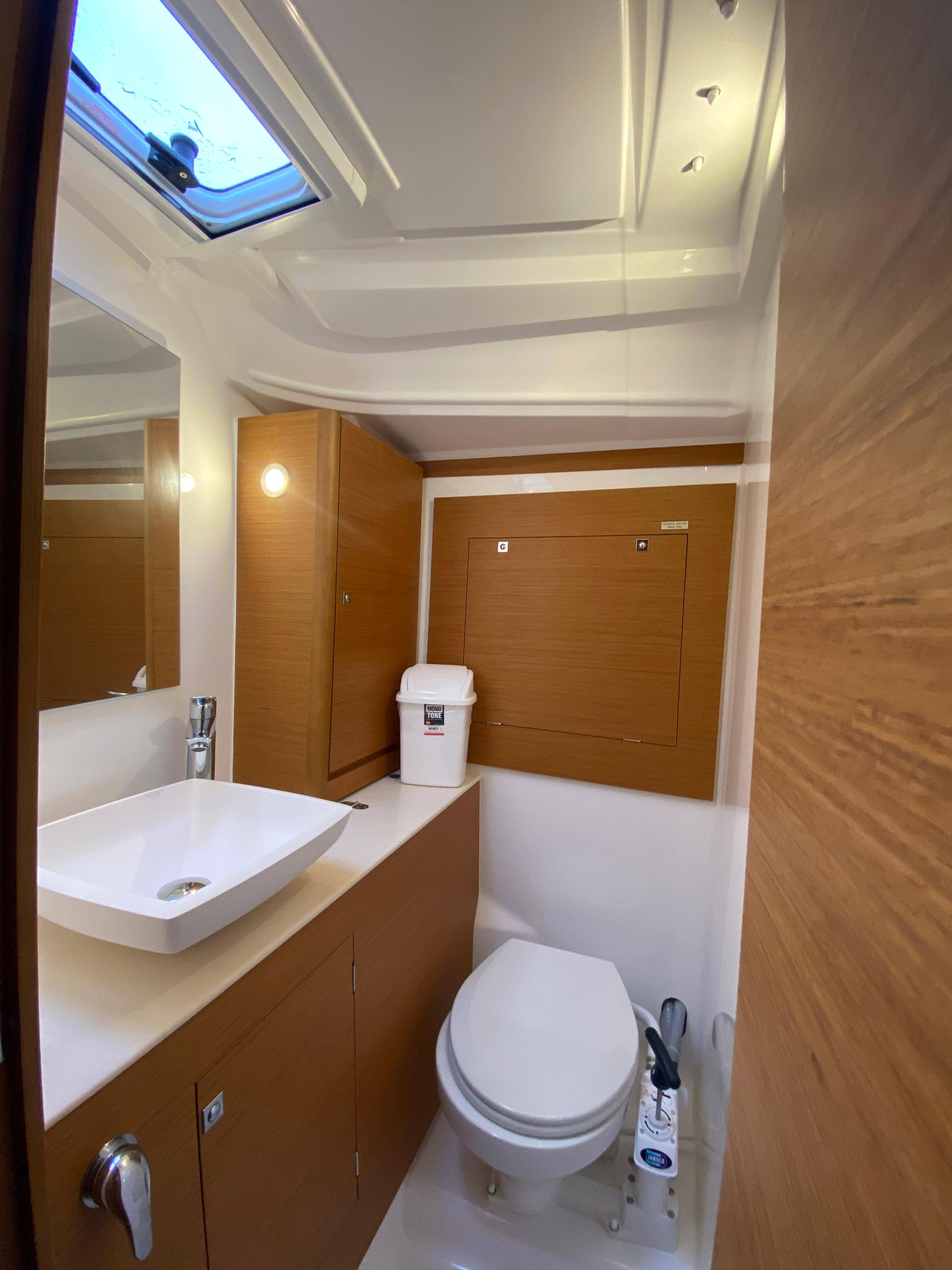 Sailing yacht Dufour 390 Joy 5