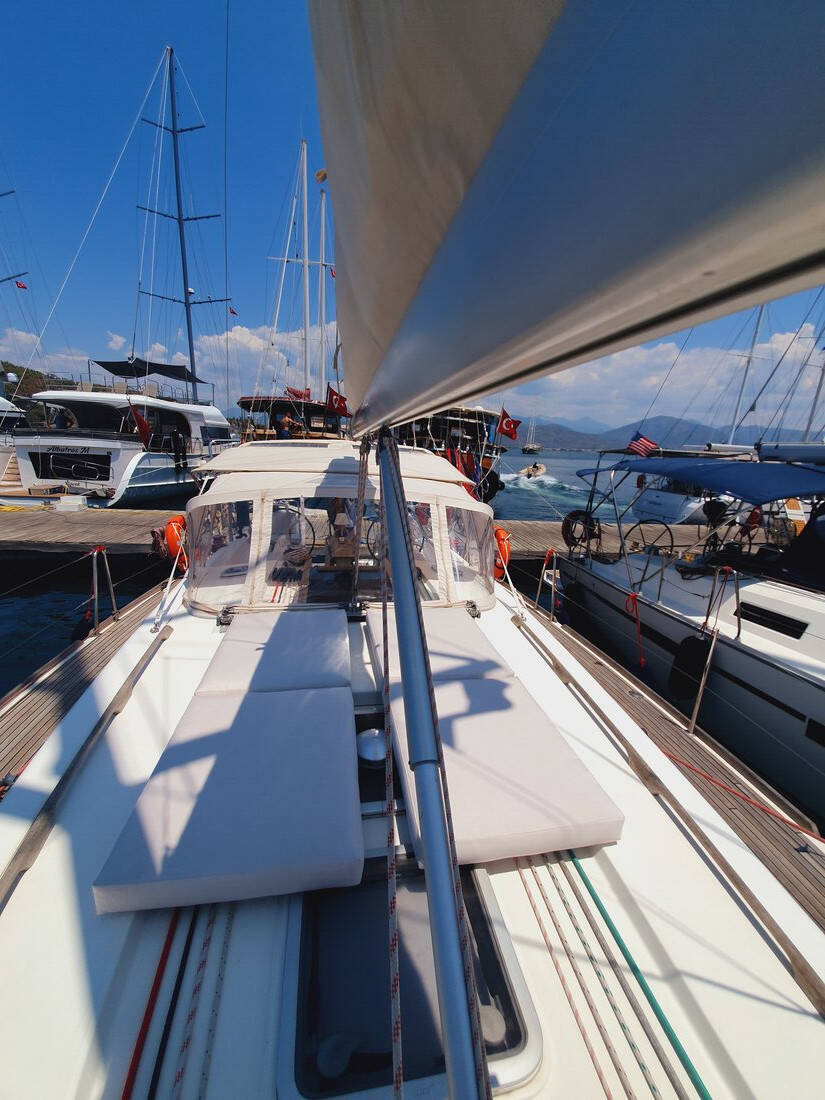 Sailing yacht Dufour 405 GL Namaste