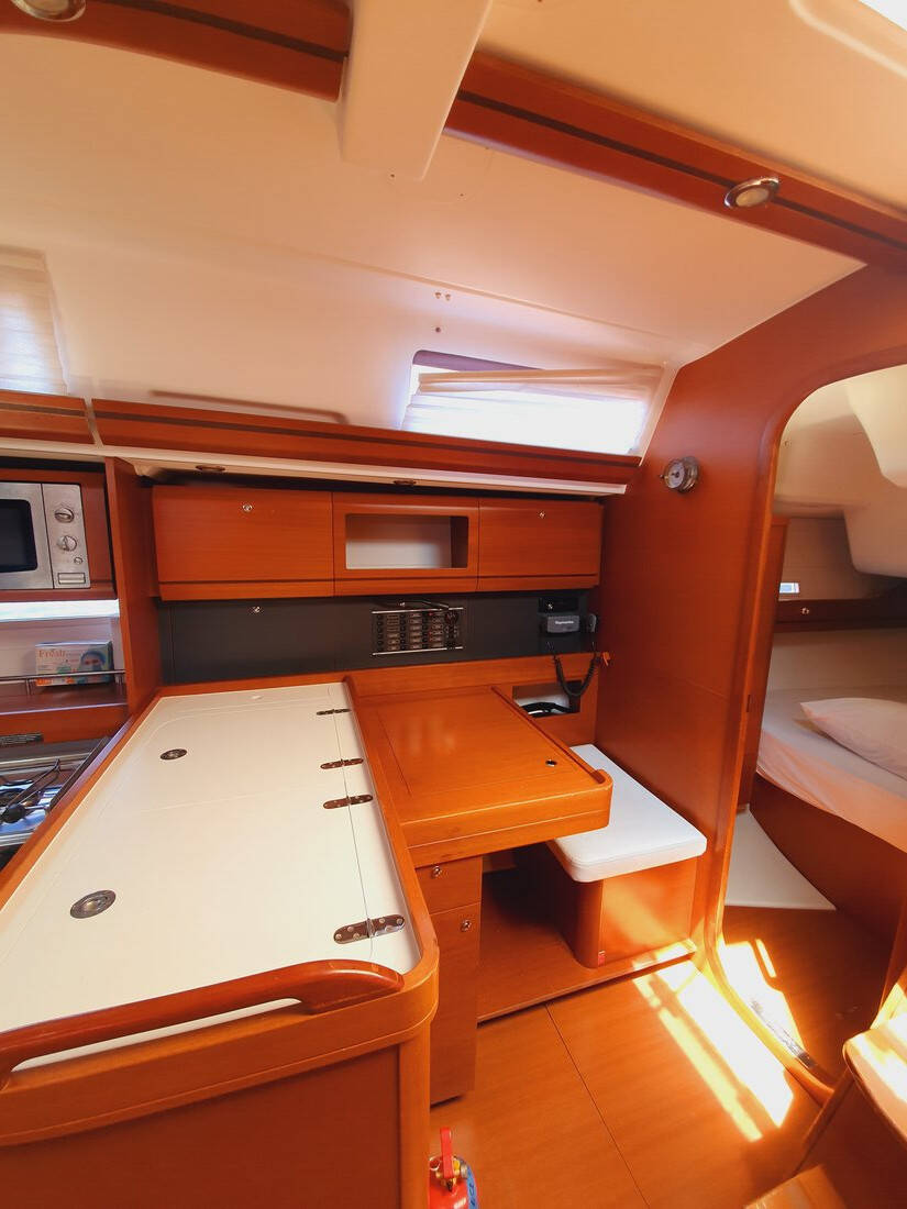 Sailing yacht Dufour 405 GL Namaste