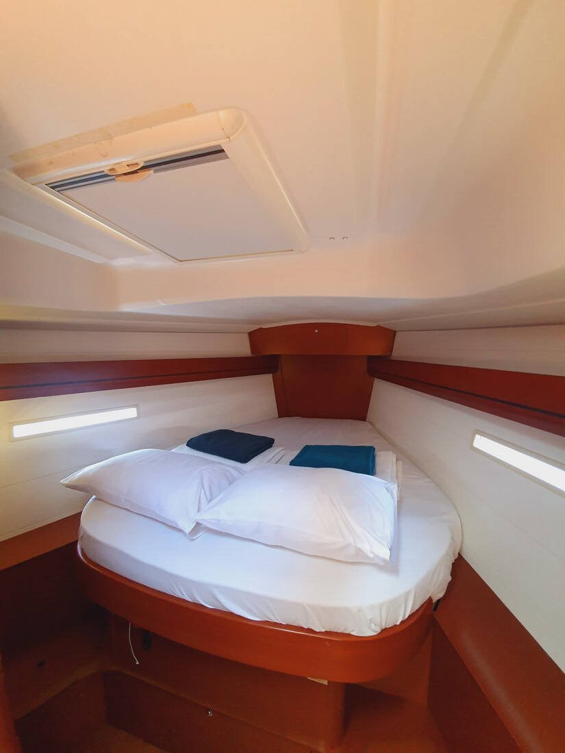 Sailing yacht Dufour 405 GL Namaste