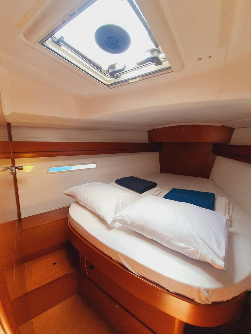 Sailing yacht Dufour 405 GL Namaste