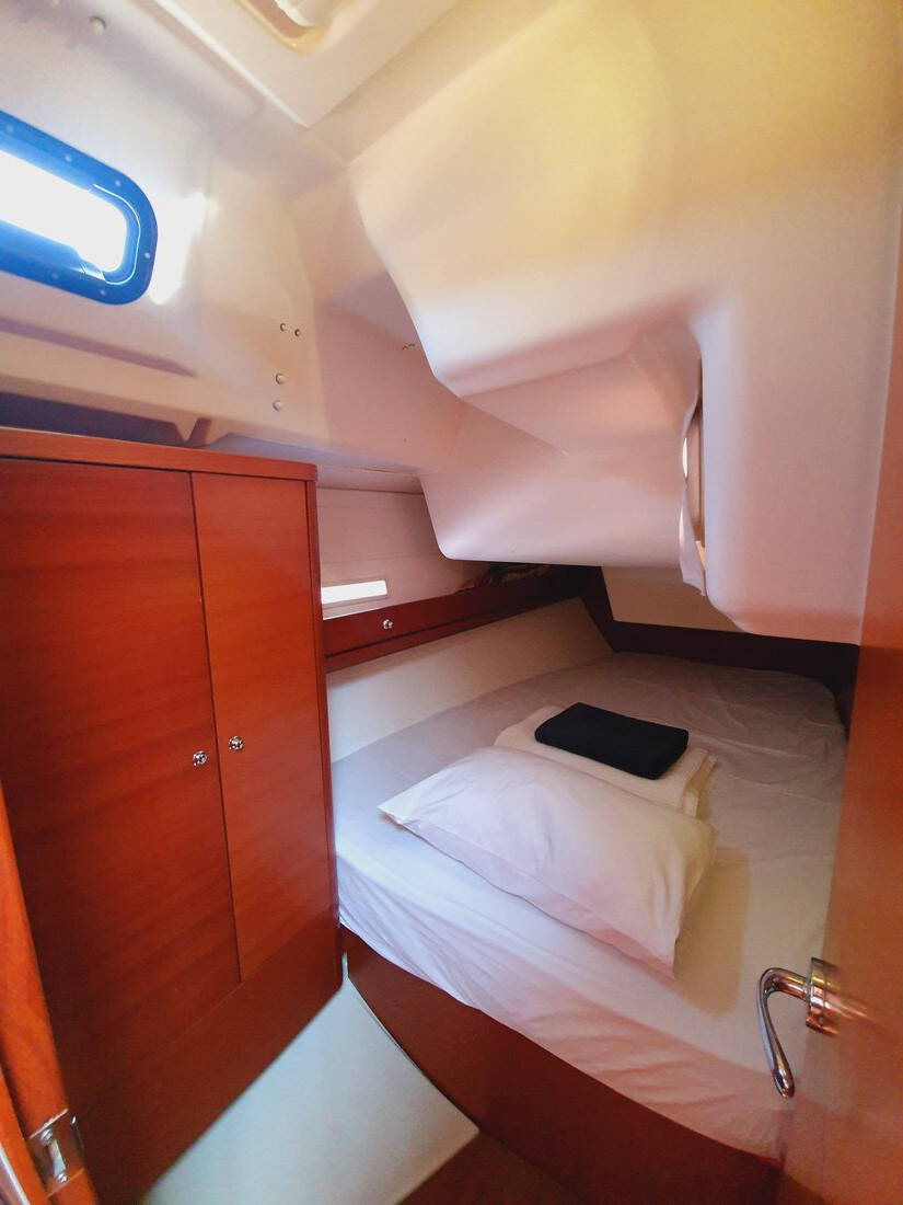 Sailing yacht Dufour 405 GL Namaste