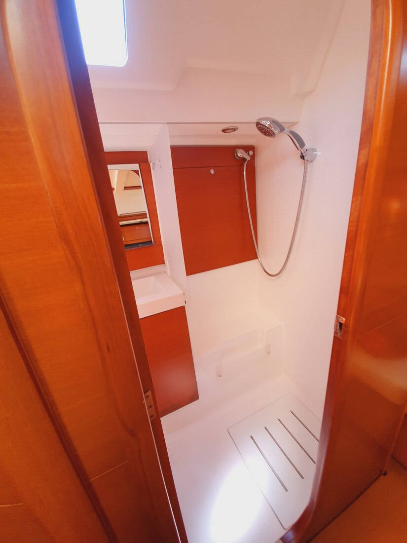 Sailing yacht Dufour 405 GL Namaste