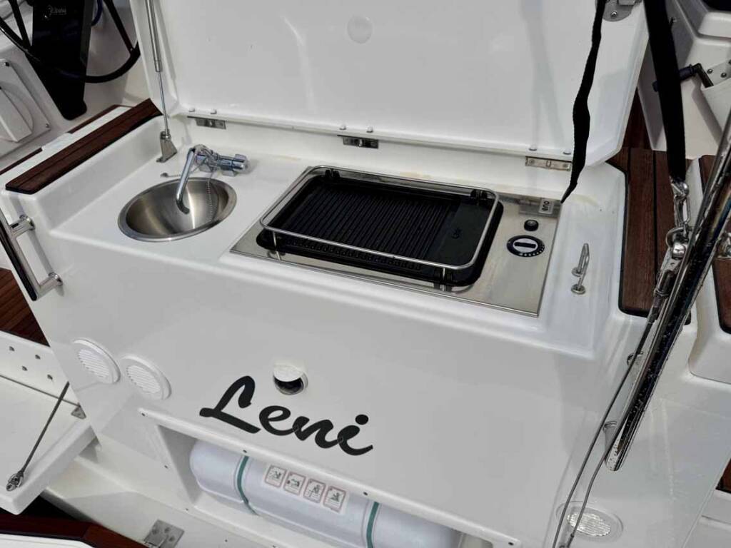 Sailing yacht Dufour 41 Performance Leni