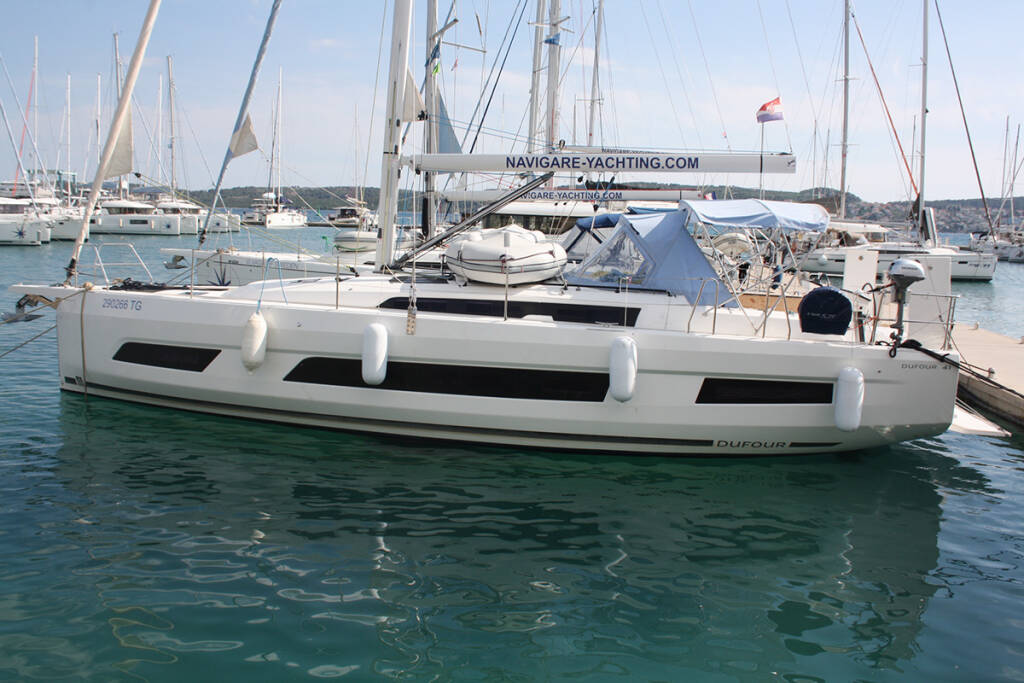 Sailing yacht Dufour 41 Curiosity 