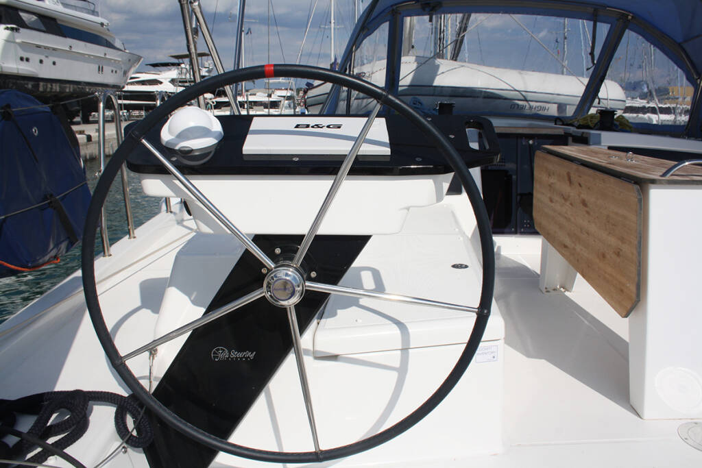 Sailing yacht Dufour 41 Curiosity 
