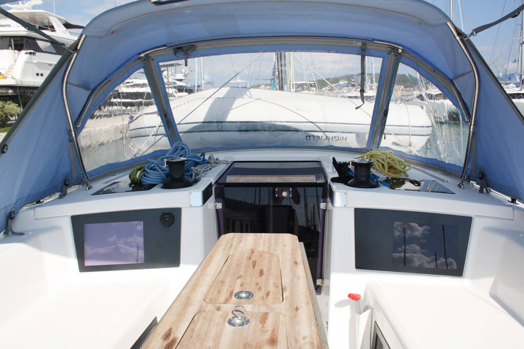 Sailing yacht Dufour 41 Curiosity 