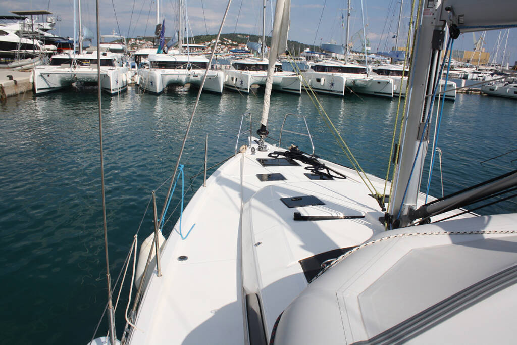 Sailing yacht Dufour 41 Curiosity 