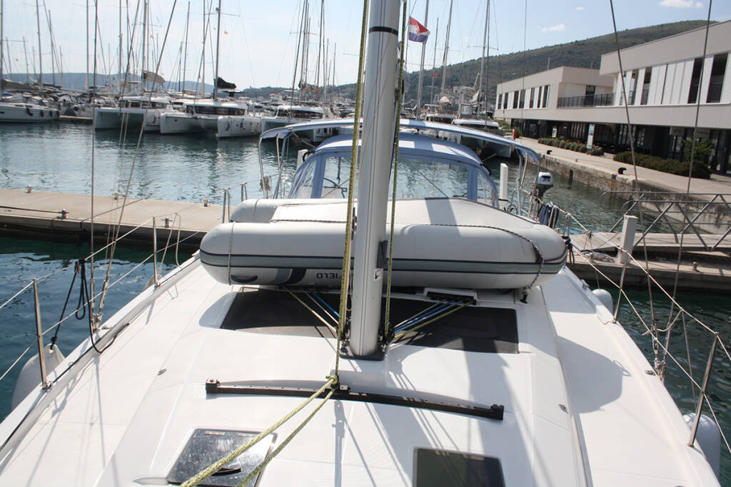 Sailing yacht Dufour 41 Curiosity 