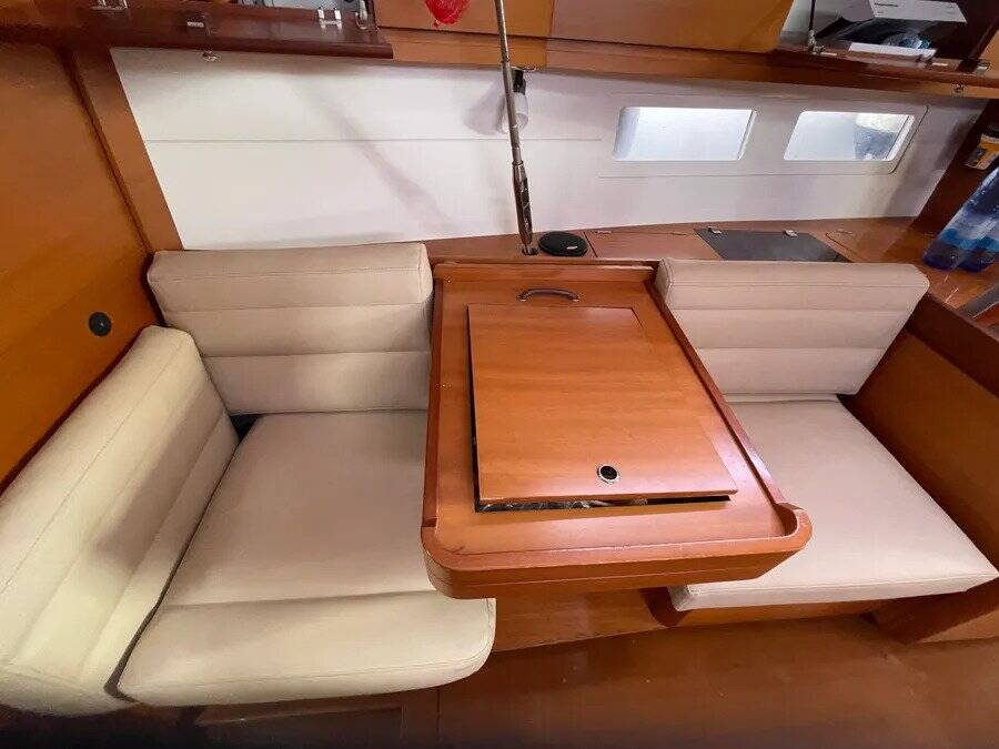 Sailing yacht Dufour 410 GL Freedom