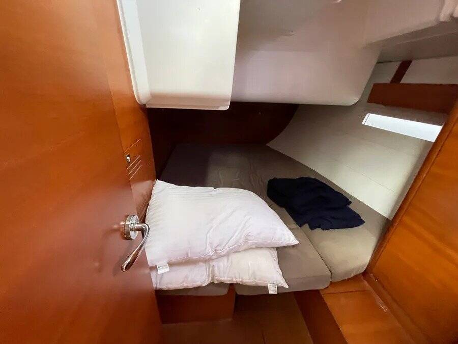 Sailing yacht Dufour 410 GL Freedom