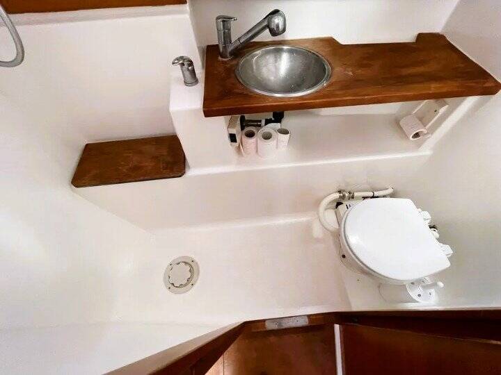 Sailing yacht Dufour 410 GL Freedom