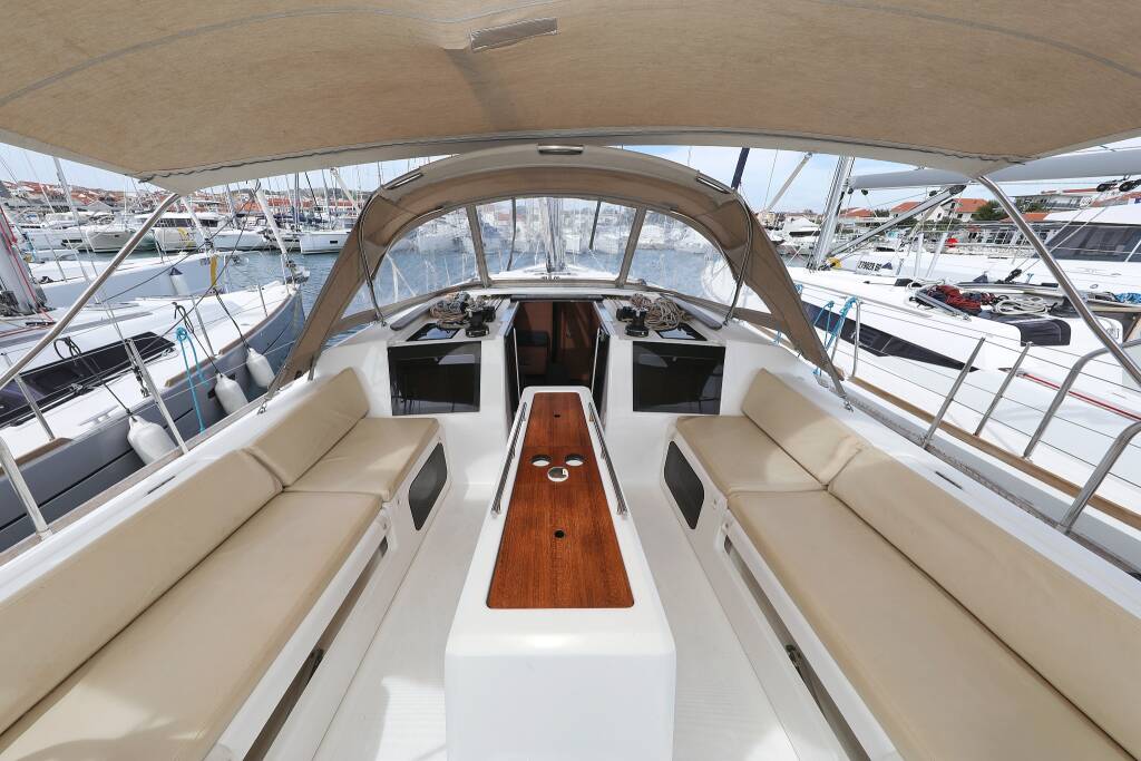 Sailing yacht Dufour 412 GL Themisto