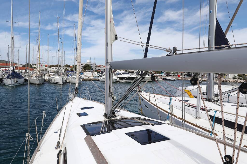 Sailing yacht Dufour 412 GL Themisto