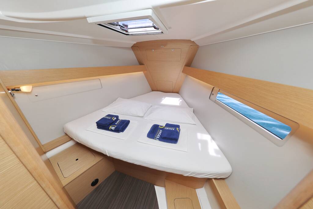 Sailing yacht Dufour 412 GL Themisto