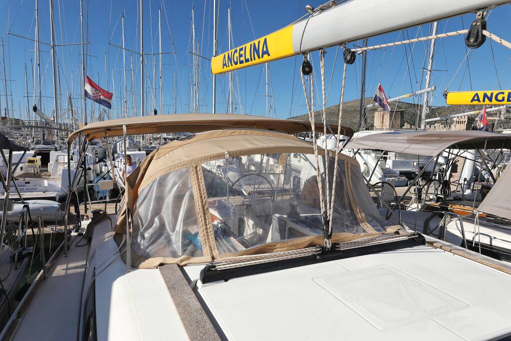 Sailing yacht Dufour 412 GL Adrio