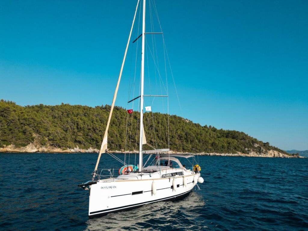 Sailing yacht Dufour 412 GL Dota Dream