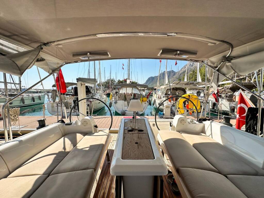 Sailing yacht Dufour 412 GL Dota Dream
