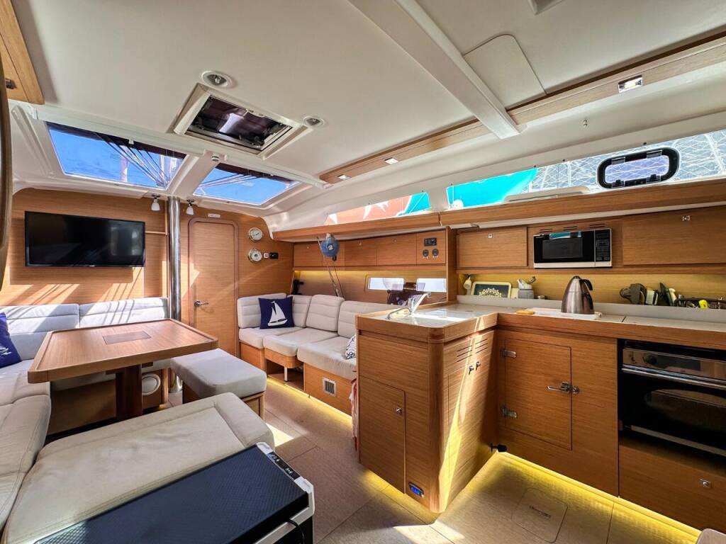 Sailing yacht Dufour 412 GL Dota Dream