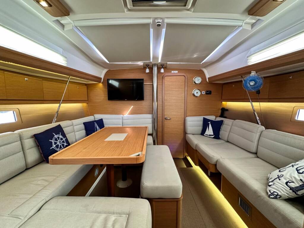 Sailing yacht Dufour 412 GL Dota Dream