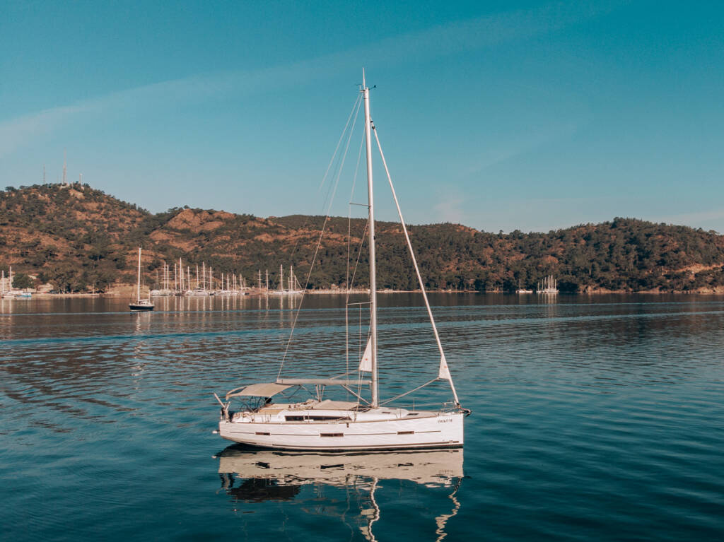 Sailing yacht Dufour 412 Oykum