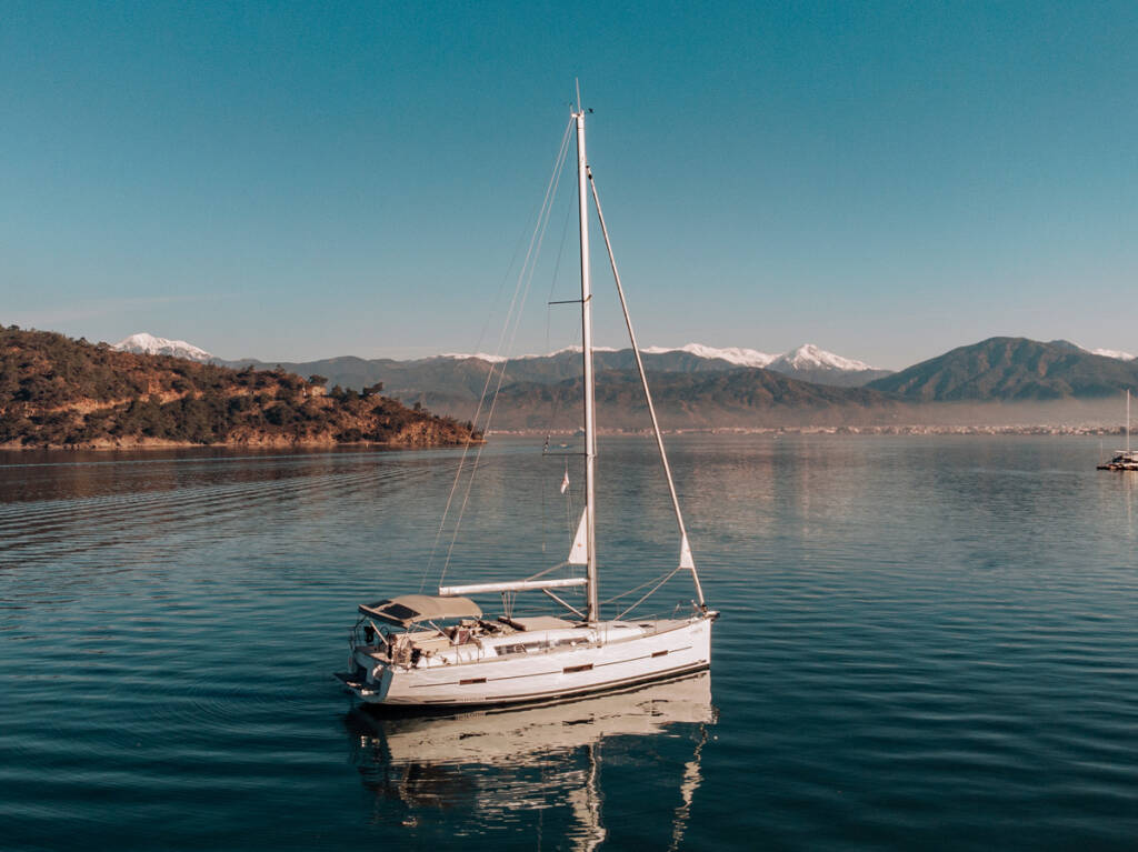 Sailing yacht Dufour 412 Oykum
