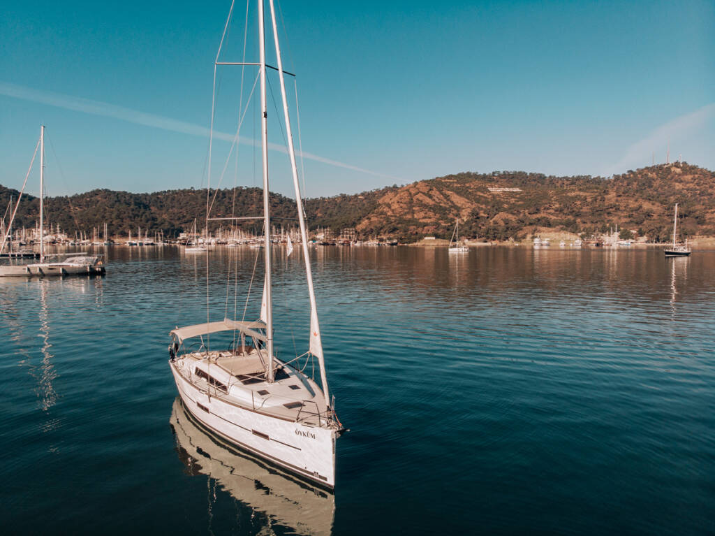Sailing yacht Dufour 412 Oykum