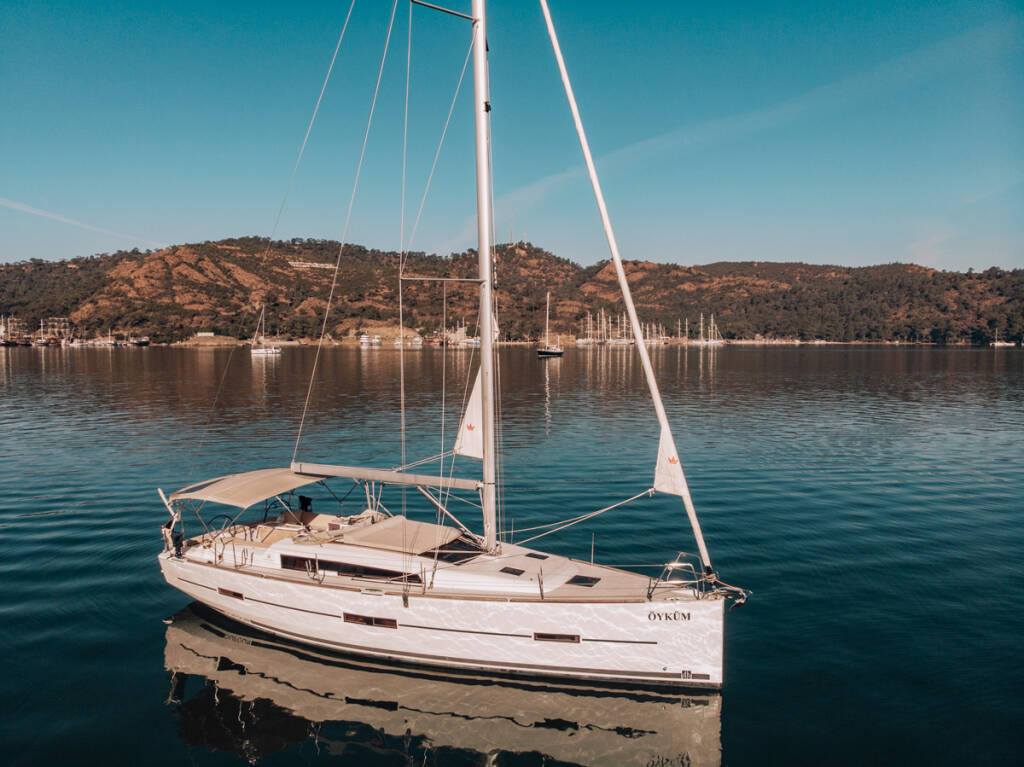 Sailing yacht Dufour 412 Oykum