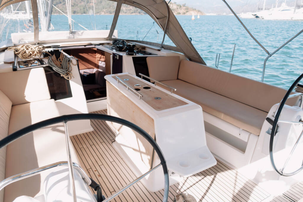 Sailing yacht Dufour 412 Oykum