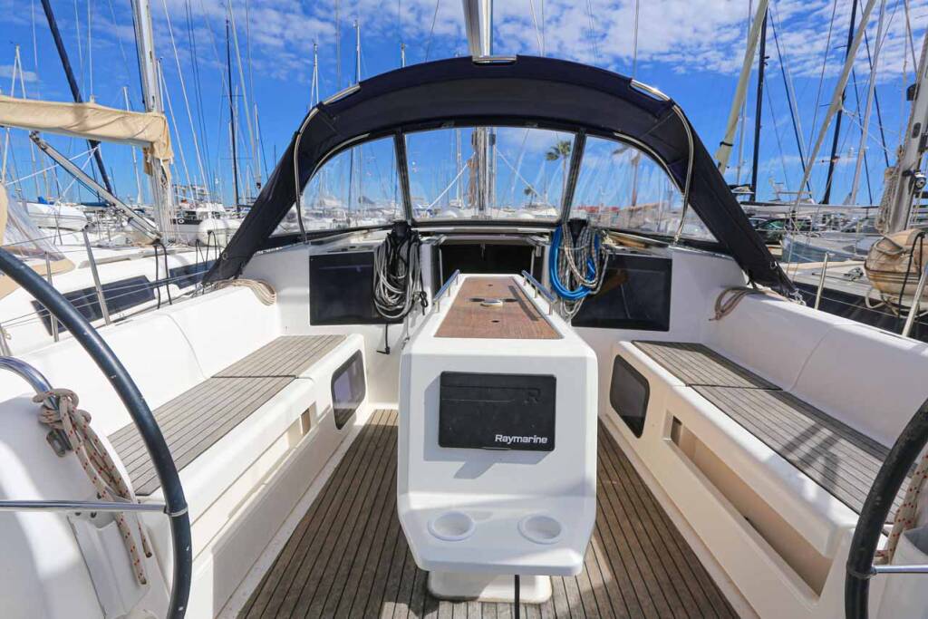 Sailing yacht Dufour 412 Blue Sky