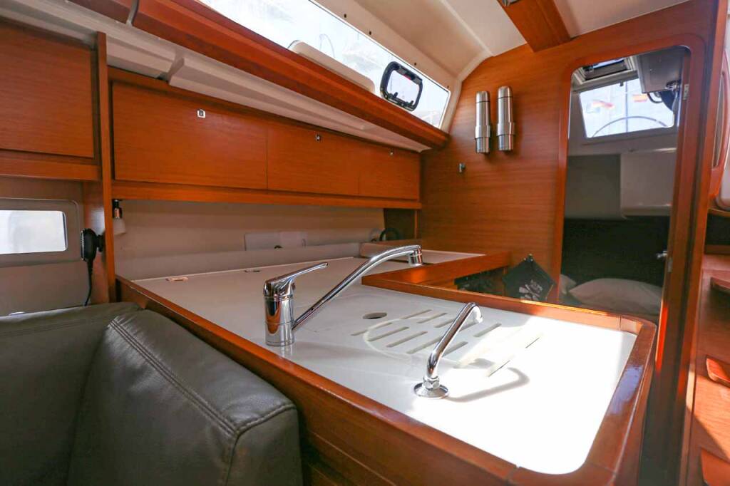 Sailing yacht Dufour 412 Blue Sky