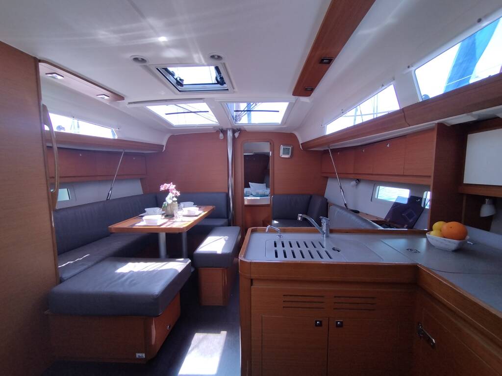 Sailing yacht Dufour 412 Pamoja