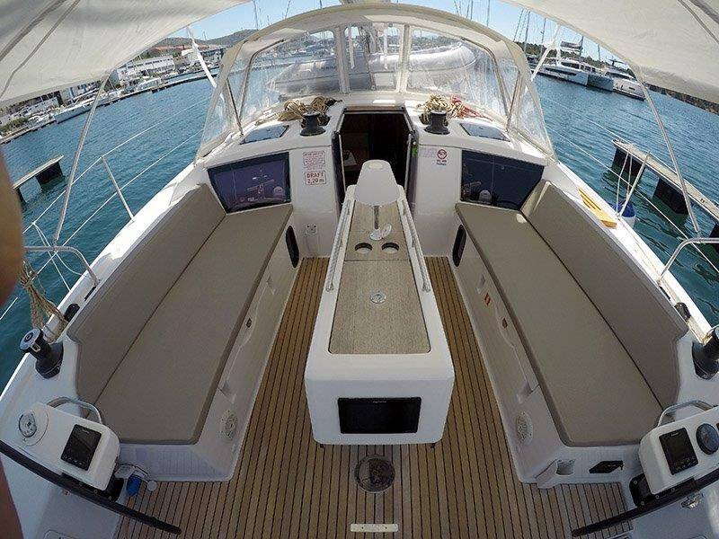 Sailing yacht Dufour 430 GL Sweetest taboo