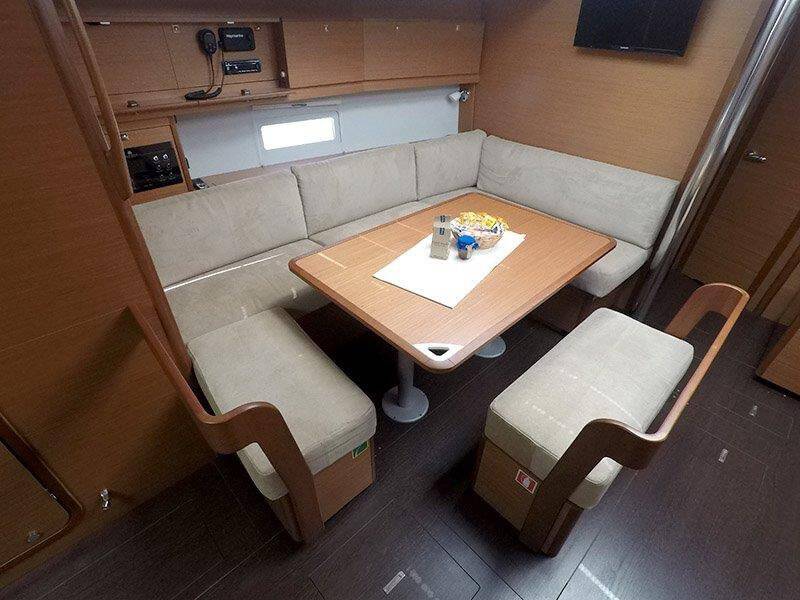 Sailing yacht Dufour 430 GL Sweetest taboo