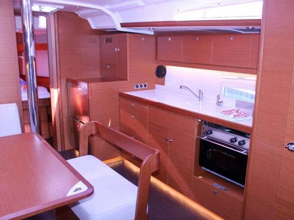 Segelyachten Dufour 430 GL Tahiri - bareboat
