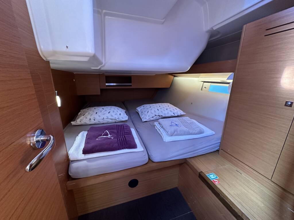 Sailing yacht Dufour 430 GL Kummsal
