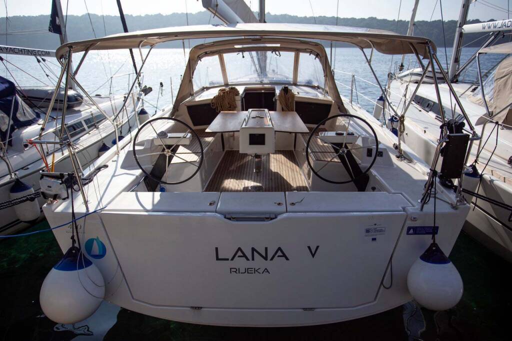 Sailing yacht Dufour 430 GL Lana