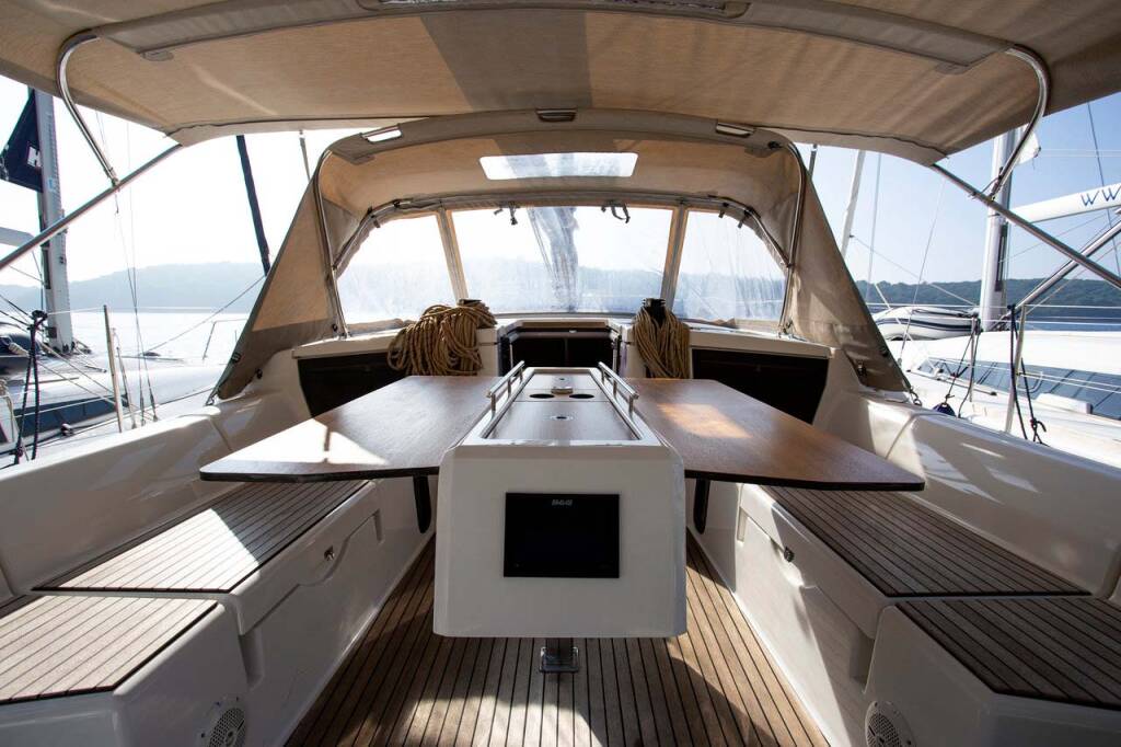 Sailing yacht Dufour 430 GL Lana