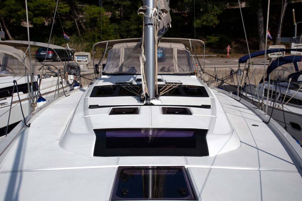 Sailing yacht Dufour 430 GL Lana