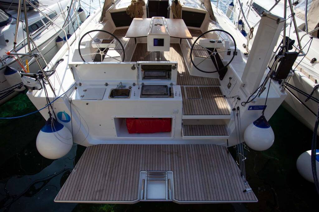 Sailing yacht Dufour 430 GL Lana