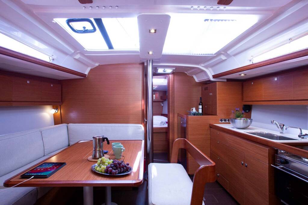 Sailing yacht Dufour 430 GL Lana