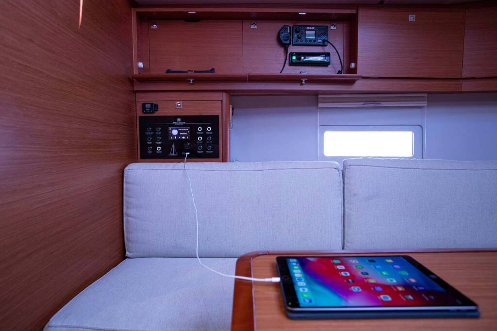 Sailing yacht Dufour 430 GL Lana