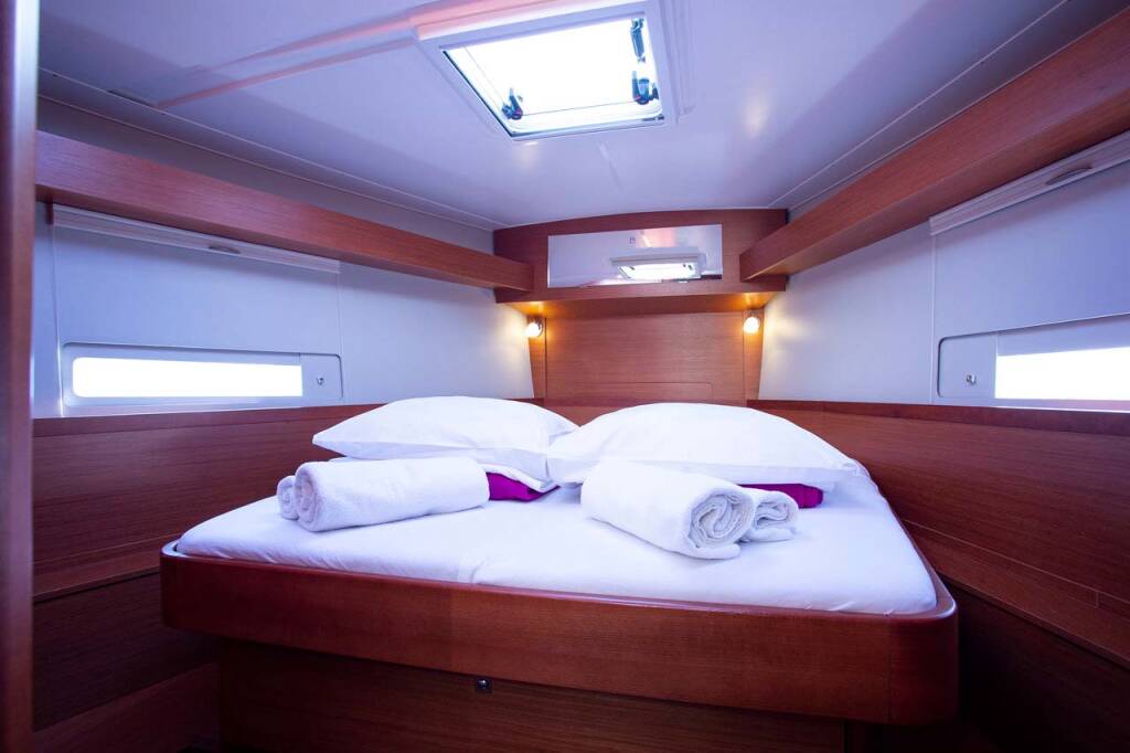 Sailing yacht Dufour 430 GL Lana