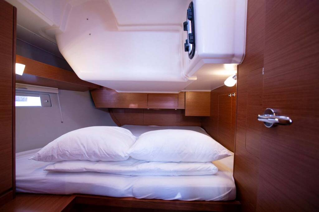 Sailing yacht Dufour 430 GL Lana