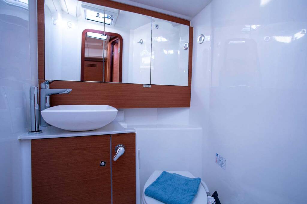 Sailing yacht Dufour 430 GL Lana