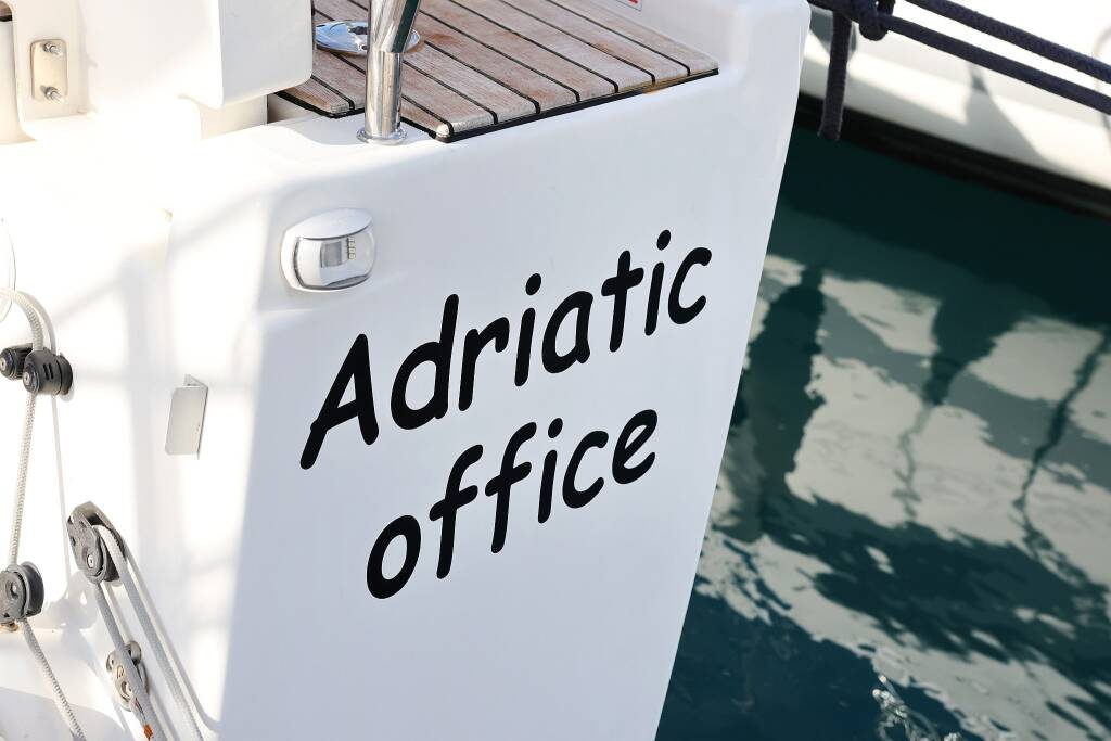 Sailing yacht Dufour 430 GL Adriatic Office