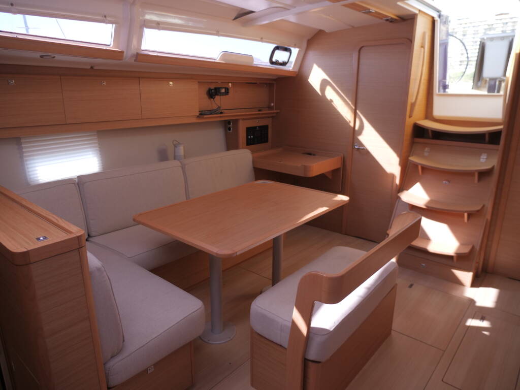 Sailing yacht Dufour 430 Bloody Mary